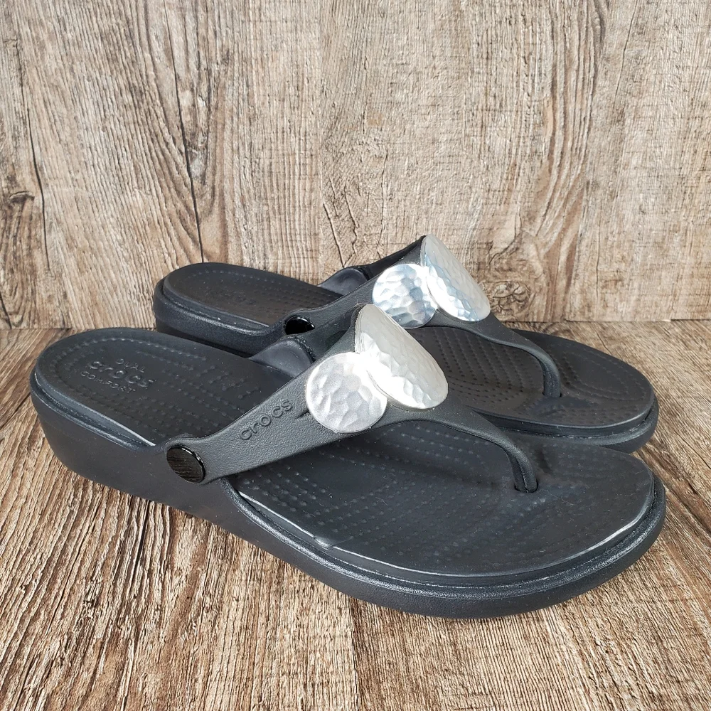Crocs Sanrah Women's Size 8 Black Embellished Metallic Wedge Slip On Sandals